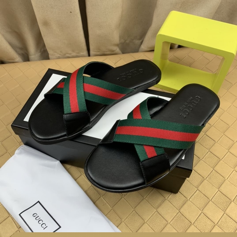G*u*i slippers